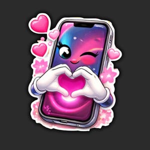 Könnte beinhalten: Ein Aufkleber mit einem Cartoon-Smartphone mit zwinkerndem Gesicht und behandschuhten Händen, die ein Herz formen. Der Bildschirm des Telefons zeigt ein rosa-blaues Galaxy-Design. Rosa Herzen und Blumen umgeben das Telefon, was ein niedliches Thema ergibt.