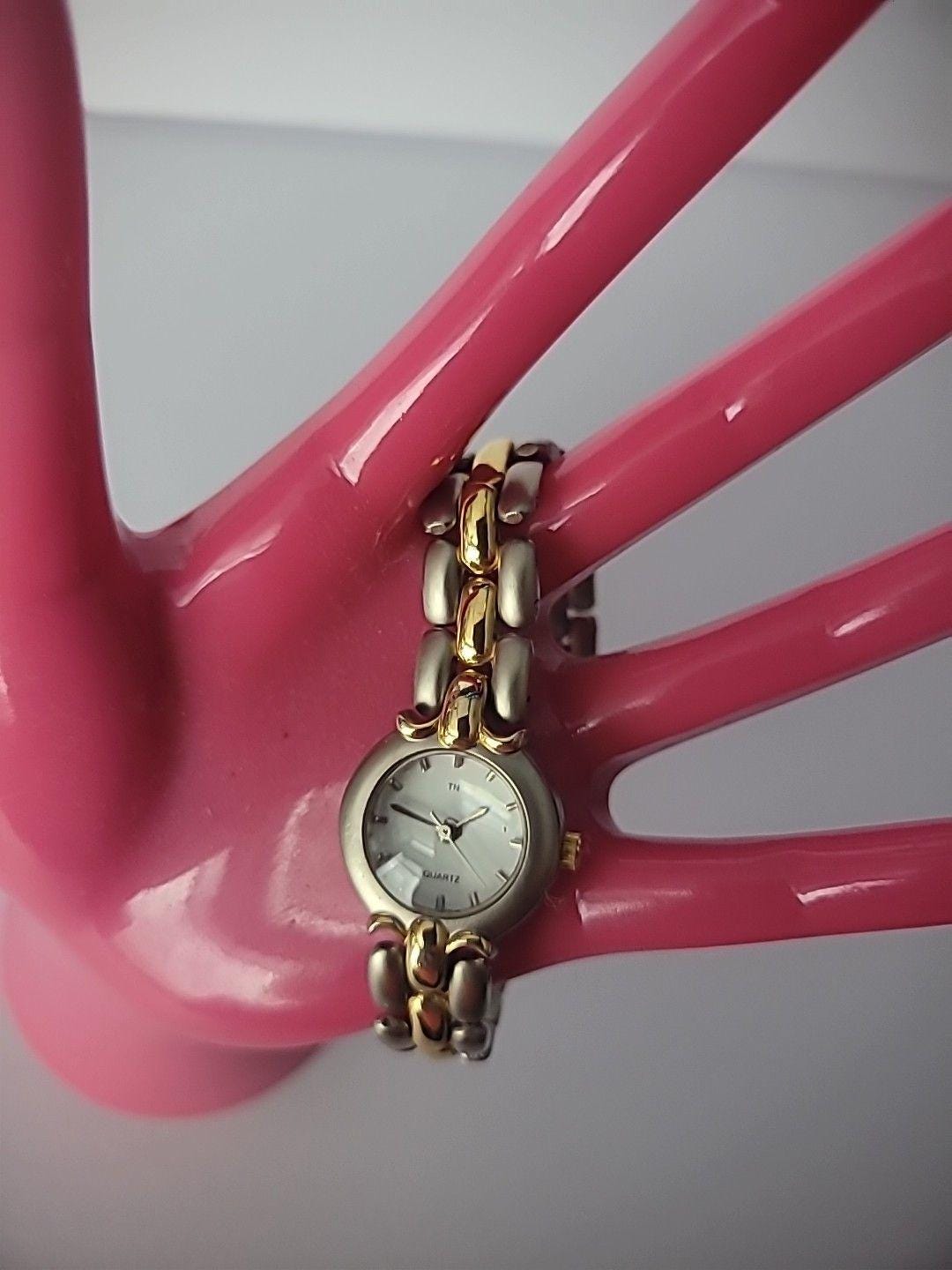 Vintage TN Wristwatch Watch Women Gold Tone Silver Tone  display picture 1