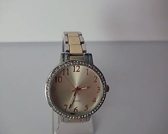 Vintage Gold Tone Metal With Silver Tone Engraved Bezel  display picture 3