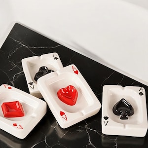 Ceramiczne karty pokerowe popielniczka | Wystrój domu | Kolekcjonerskie | Ulepszanie domu | Dekoracja biurka do gier | Akcesoria | Tobacciana | Ceramika