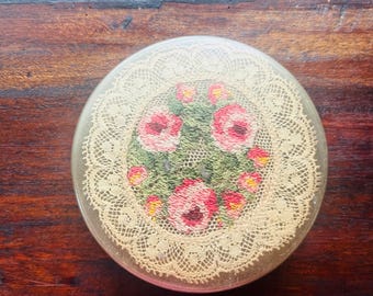 Zeldzame vintage poederdoos met kant geborduurd ijdelheidsdecor Cottagecore oma celluloid? Victoriaans ogend
