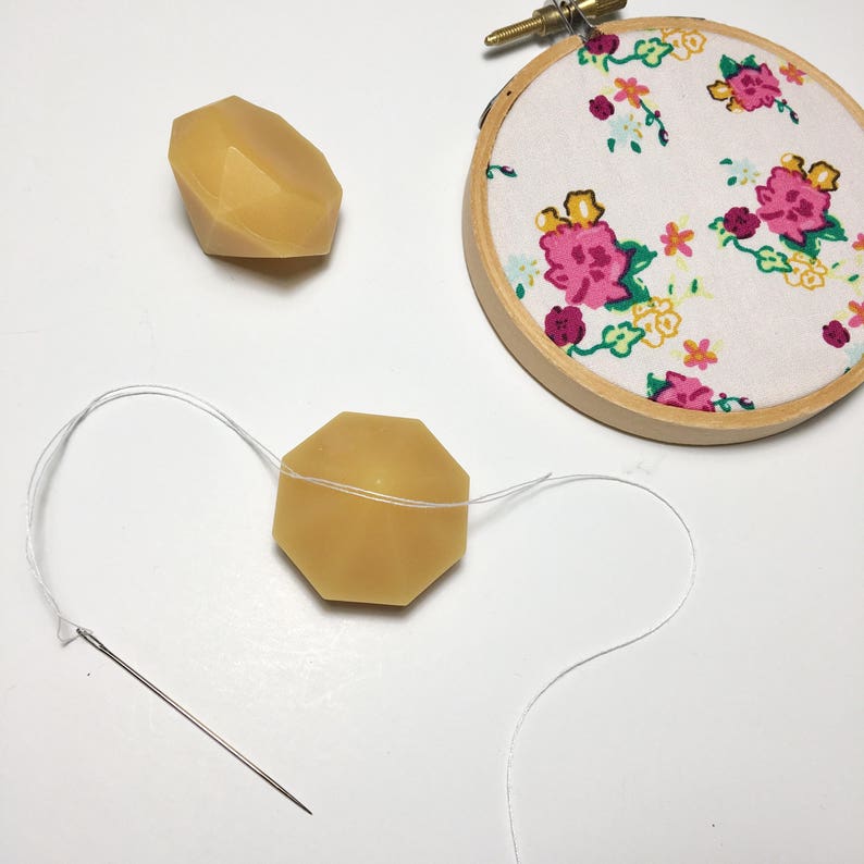 Pure beeswax thread conditioner