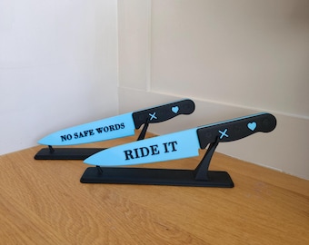 Cuchillo decorativo inspirado en el apagón / Regalo de romance oscuro de la F1 / Texto personalizado / Impresión 3D