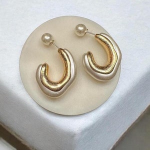 Baroque Pearl Earrings, Irregular Hoop Earrings, Pearl Statement Earrings, Bridesmaids Jewelry, Wedding Jewelry, Minimalist Jewelry