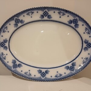 Vintage F & Sons Flow Blau Mittelgroße Ovale Servierplatte, circa 1920