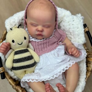 Quinbee 18&#39;&#39; Sleeping Reborn Baby Girl, New Baby Gift, Newborn Baby, BC Heat Set Paint, Magnetic Pacifier, Certificate Included