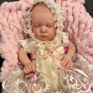 Flora Asleep 19&#39;&#39; Bebe Reborn, Reborn Dolls, Newborn, Painted Hair, Hand-Painted, Magnetic Pacifier, Certificate Included.