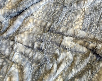 Shannon Fabrics-Luxe Cuddle Fawn Silver. Minky fabric, textured and so soft!