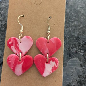 2 red heart dangle earrings