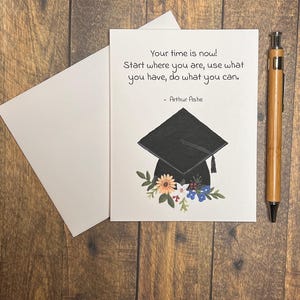 florale de chapeau d'obtention du diplôme | d'obtention du diplôme de citation d'Arthur Ashe | Encouragements, félicitations, option de message personnalisé | Coffret disponible