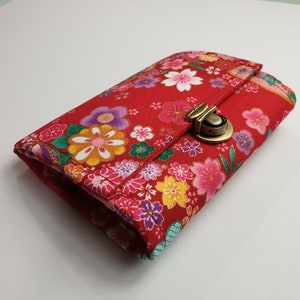 Portefeuille fermoir femme rouge Miya fleurs doré – Porte-monnaie et porte-carte élégant, cadeau femme anniversaire & Saint-Valentin
