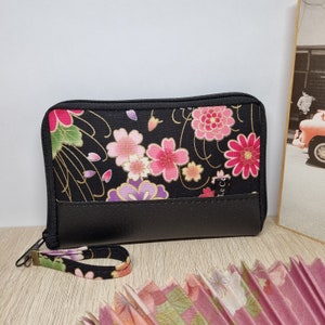 Portefeuille zippé femme/Juri noir fleurs roses/Exemplaire unique/Porte-monnaie/Porte-carte/Anniversaire/cadeau femme/Saint-Valentin