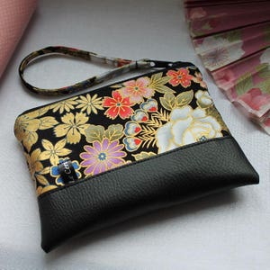 Porte-monnaie zippé/porte-cartes fleuri femme "Kanako noir" avec dragonne et simili cuir noir à offrir idéal pour la fête des mères