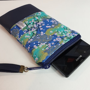 Etui smartphone/ Akina bleu marine/ Pochette/Sur mesure/Cadeau femme/Anniversaire/Fête des mères/Nöel/Saint-Valentin