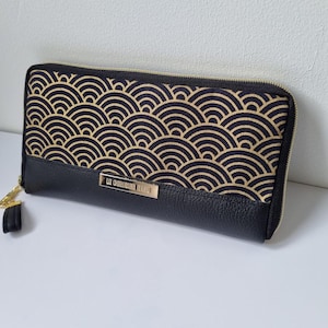Portefeuille femme zippé tout en un simili cuir noir et coton "Nami" vagues dorées cadeau de noël original pour elle utile et artisanal