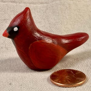カーディナルバードの粘土像