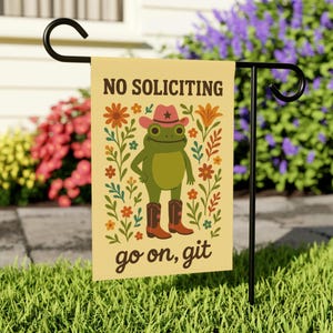 Funny No Soliciting Garden Flag, No Soliciting Yard Sign, Go Away Flag, Funny Yard Flag, Frog Garden Sign, No Solicitors Sign, Go On Git