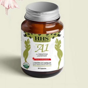 Puede incluir: Una botella de vidrio marr&oacute;n con tapa plateada, etiquetada con el texto "HHS" y "A1 L-CARNITINE LEPIDREM FOOD SUPPLEMENT". La etiqueta tambi&eacute;n incluye el texto "L-Karnitin ve Lepidyum I&ccedil;eren Kaps&uuml;l Takviye Edici Gida" y "30 Capsules".