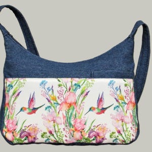 Bolso de mano de mezclilla mediano de verano con flores de primavera y colibrí, bolsillo celular con otros 2 en el frente, 1 bolsillo trasero grande, 2 en el interior, lavable, parte superior con cremallera