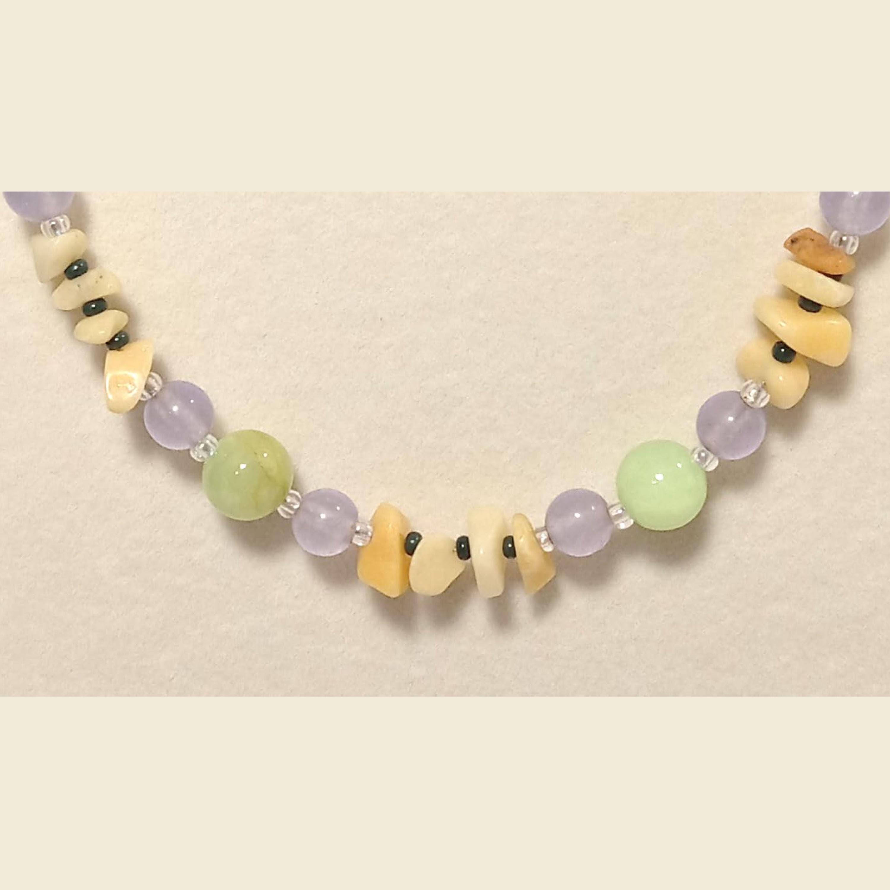 Collier chrysoprase avec jade lavande et jade doré