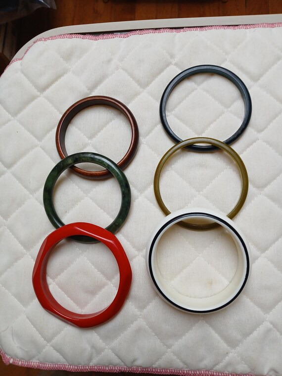 Plastic braclets - image 1