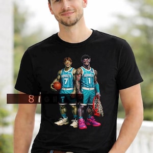 以下が含まれることがあります： 白い文字で「Welcome to our home」と書かれた素朴な木製サイン。 傷んだ仕上げとシンプルで魅力的なデザインで、玄関の装飾に最適です。