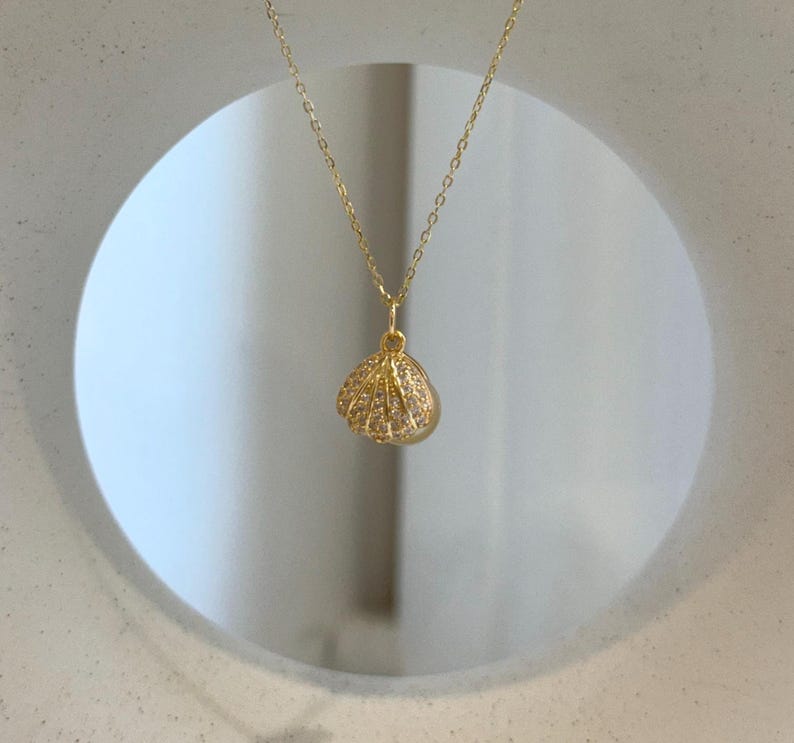 Elly’s 8.1mm South Sea deep tea Gold ocean Pearl Shell pendant: Extreme luster mirrored, 1.1x1.5cm, S925 silver pendant.
