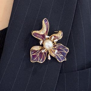 アコヤ 9.4 mm 花柄 スタイリッシュ エレガント 天才 海 アイボリー パール ブローチ ペンダント 2in1 彼女への幸せギフト 友人 お母さん 先生への意味のあるギフト
