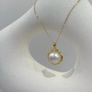 超お買い得！アイボリーオーシャンマベジーニアスラウンドパールネックレスペンダントシルバーチェーン彼女への記念日ギフト。13.2mm