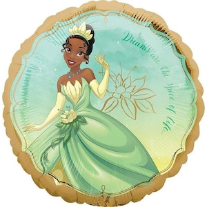 Könnte beinhalten: Ein grüner und goldener Folienballon mit Prinzessin Tiana aus Disneys Die Prinzessin und der Frosch. Der Ballon hat einen goldenen Rahmen und den Text "Dreams are the spice of life..."
