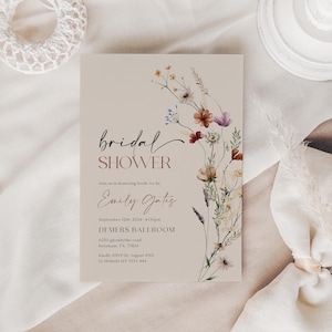Faire-part de douche nuptiale bohème, faire-part de douche nuptiale beige, papeterie de douche nuptiale bohème fleurs sauvages #Mila