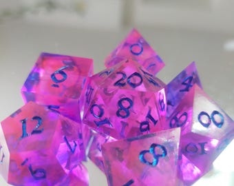 Dados de gemas rosas translúcidas: juego de dados poliédricos hechos a mano para D&D, juegos y juegos de rol de mesa.