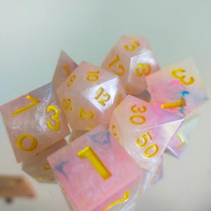 Dés pansexuels rêveurs - jeu de dés polyédriques faits main pour D&D, jeux et TTRPG
