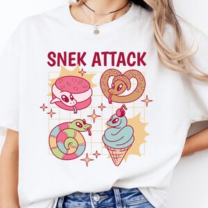 Lustiges Schlangen T-Shirt, Cartoon Reptilien als Essen gezeichnet, Verspielte Retro Illustration, Rundhals Unisex Shirt