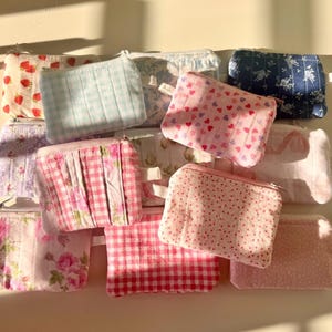 Mini billetera de mano / bolsa acolchada con cremallera / variedad de bolsos con llavero / billetera con estuche para lápiz labial cosmético / pequeño tarjetero / bolsa para cosméticos /