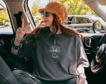Camiseta Flor de Lótus | Camiseta Estampada Boho Espiritual | Roupa para Mente Consciente | Presente para Yoga e Meditação