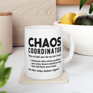 Kaoskoordinator kontorsmugg · Rolig kollegamugg · Arbetsplatshumormugg · Administratörsassistentpresent · Chefsdamemugg · Kontorskaffemugg