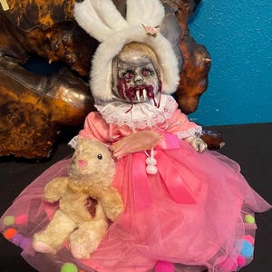 Handgemaakte spookachtige gotische Halloween griezelige pop konijn konijn met geboorteakte door jewlflower