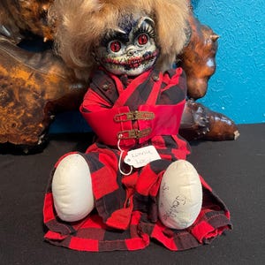 Handgemaakte spookachtige gotische Halloween griezelige pop Lunny Lucy in rood en zwart dwangbuis met geboorteakte 17" door jewlflower