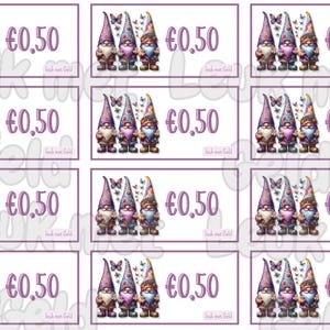 Op de afbeelding: Meerdere rechthoekige kaarten met een paarse rand tonen illustraties van kabouters met vlinderaccenten. Elke kaart toont de tekst "€0,50". De kaarten zijn in een rasterpatroon gerangschikt.