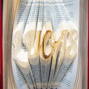 Escultura de livro personalizada