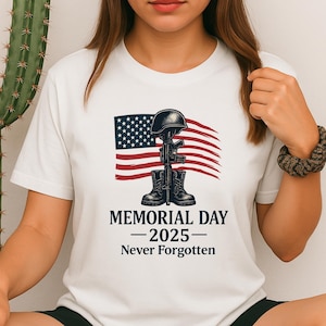 Día de los Caídos 2025 – Camiseta "Nunca Olvidados" / Regalo de camiseta del Día de los Caídos / Cruz de Batalla con la Bandera Patriótica de EE. UU. / Camiseta de Homenaje a Veteranos y Héroes Caídos
