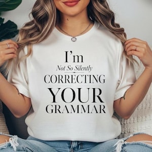 Jag korrigerar inte din grammatik så tyst PNG SVG, rolig lärardesign, grammatiknördcitat