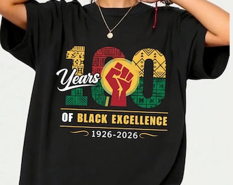 100 ans d'excellence en noir 1926-2026 PNG et SVG | Conception de poing afrocentrique | Vêtements de fierté culturelle
