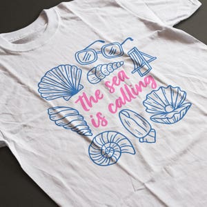 Camiseta de verano playera – Camiseta "El mar te llama" – Camiseta "Vibraciones oceánicas" – Camiseta "Amante del mar" – Camiseta "Vacaciones costeras" – Regalo para una escapada a la playa