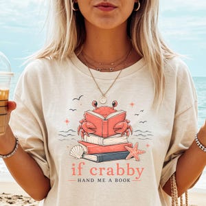 Coastal beach book lover shirt with cute crab reading books and seaside aesthetic artwork