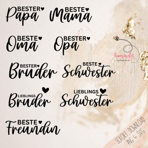 Könnte beinhalten: Eine Sammlung von schwarzen Schriftzügen auf hellem Hintergrund. Die Phrasen umfassen "Papa", "Mama", "Oma", "Opa", "Bruder", "Schwester" und "Freundin", mit Herzsymbolen. Die Wörter "BESTE" und "LIEBLINGS" sind ebenfalls vorhanden.
