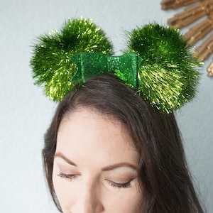 Grinch groene hoofdband voor de feestdagen | Grinchma-haarstukje | Lelijke trui Fascinator | Hoofddeksel Mickey Mouse-oor | Kabouter Ierse St. Patrick&#39;s Day