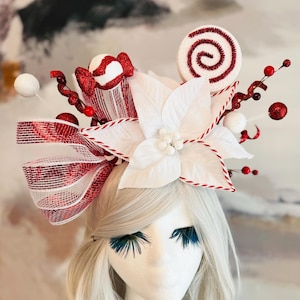 Bandeau des Fêtes à la menthe poivrée | Noeud en canne de bonbon | Ornements blancs rouges | Coiffe poinsettia | Postiche collant | Fascinator de fête pull moche