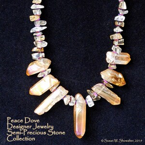 Jag parade ihop vackra kvartsstenar med små lila hematitpärlor för att designa mitt absoluta favorithalsbandsset. Det får mitt hjärta att sjunga! Njut!